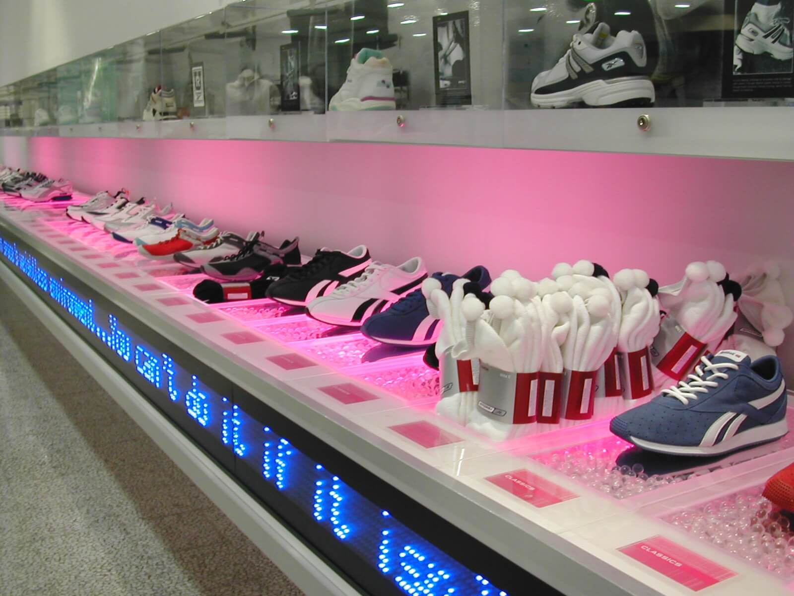 Reebok-Straight-Shoe-Display